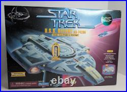 NEW STAR TREK U. S. S. DEFIANT NX-74205 #032110 PLAYMATES (1997) Deep Space Nine