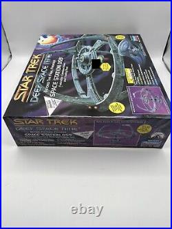 STAR TREK Deep Space Nine Space Station DS9 Playmates 6251 New Sealed Box