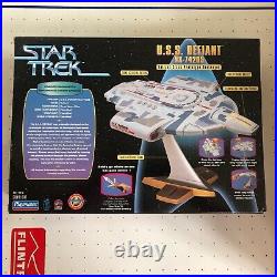 Star Trek Deep Space 9 U. S. S. Defiant Nx-74205 1997 New Playmayes #16140