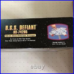 Star Trek Deep Space 9 U. S. S. Defiant Nx-74205 1997 New Playmayes #16140