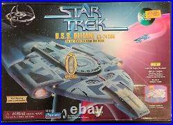 Star Trek Deep Space Nine 1997 USS Defiant NX-74205 Playmates 17040 Playmates sj
