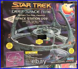 Star Trek Deep Space Nine Space Station DS9 1994 Playmates 6251 Collector's Ed