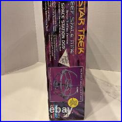 Star Trek Deep Space Nine Space Station DS9 1994 Playmates Sealed Box