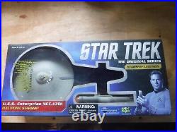U. S. S. Enterprise NCC-1701 Diamond Select Star Trek Starship Legends