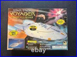 Vintage Playmates Star Trek Voyager USS Voyager NCC-74656 Unused